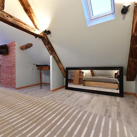 Appartamento Loft Sous Les Combles - Loft Under The Rafter Rodez Esterno foto